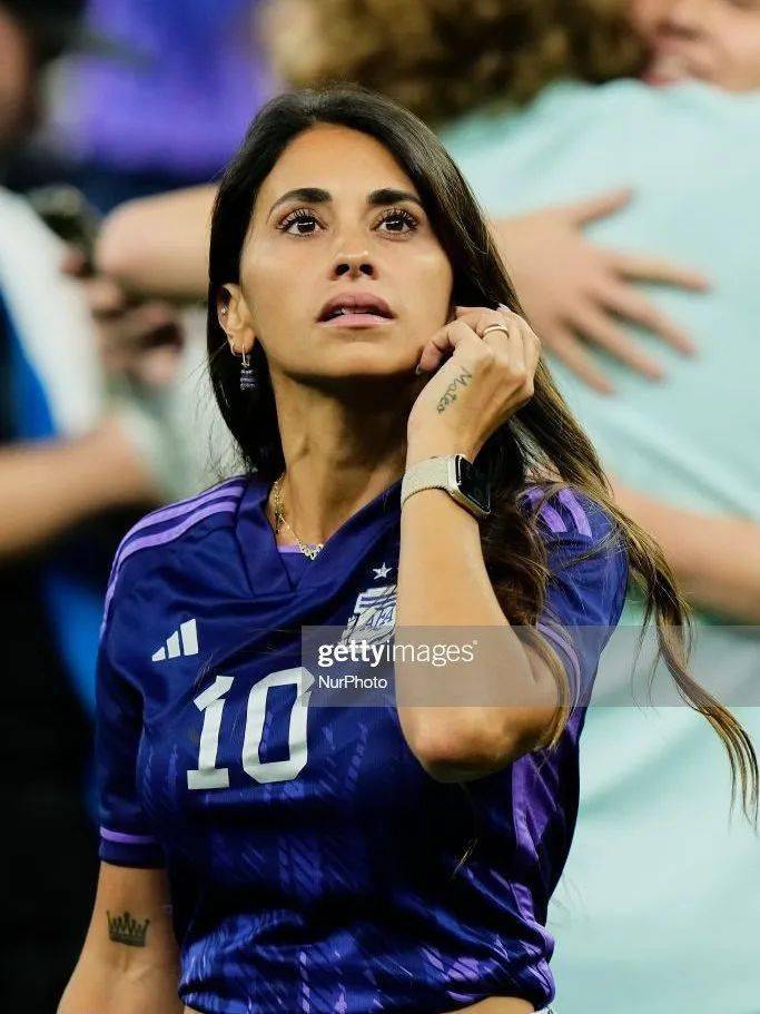 比起梅西世界杯夺冠,我更羡慕他坚守26年的童话爱情_安东内拉_妻子