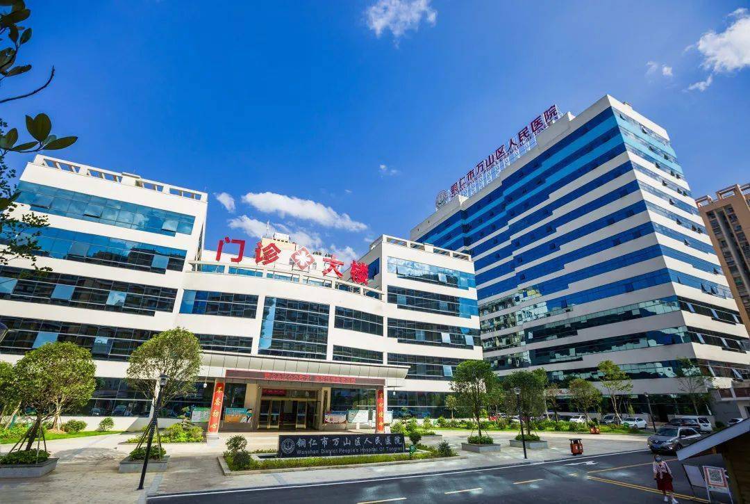 万山区人民医院妇幼保健科负责人张小丽介绍,新生儿"一站式"服务平台