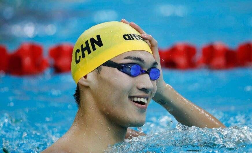 吴亦凡游泳图片