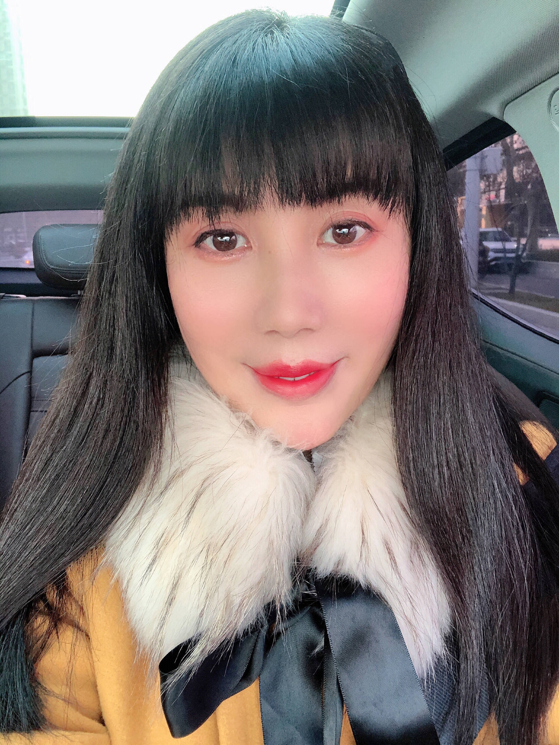 本名袁诗萍,中国作协会员,河北省文学院签约作家,主编《中国女诗人