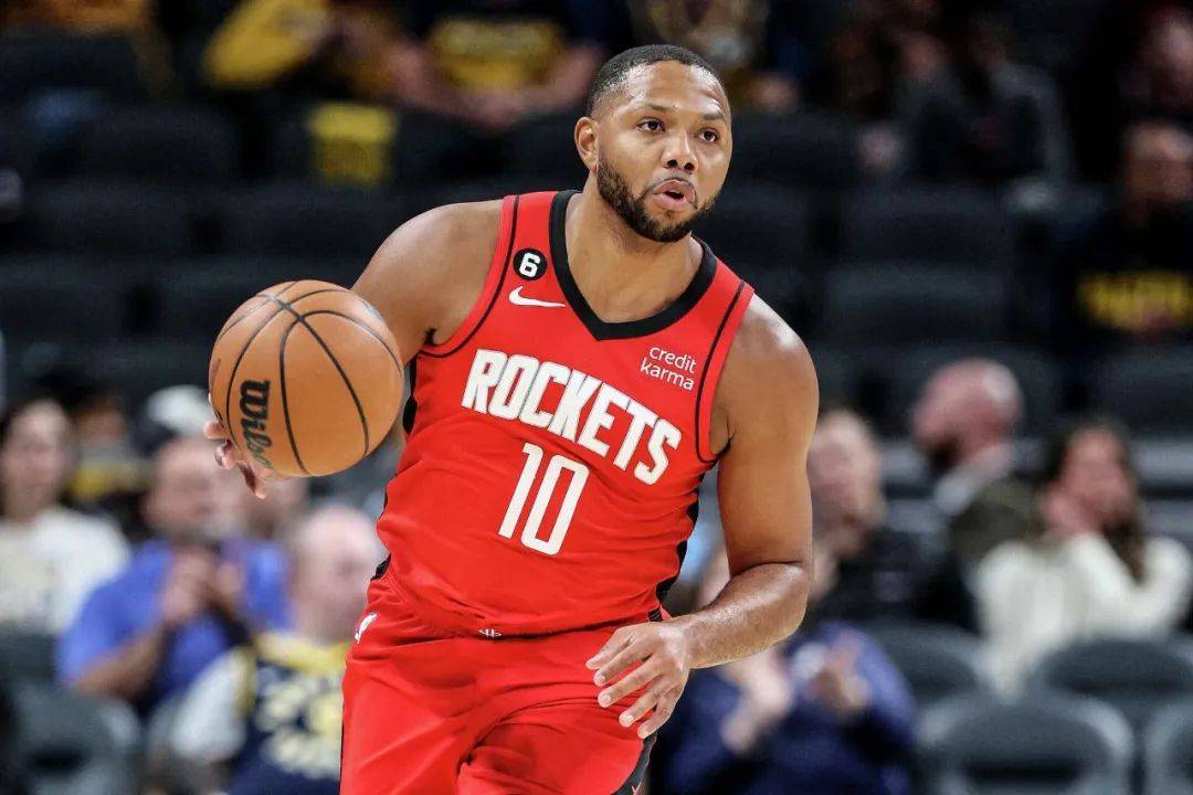 在火箭队陪孩子们打了两年多之后,圆脸登——埃里克