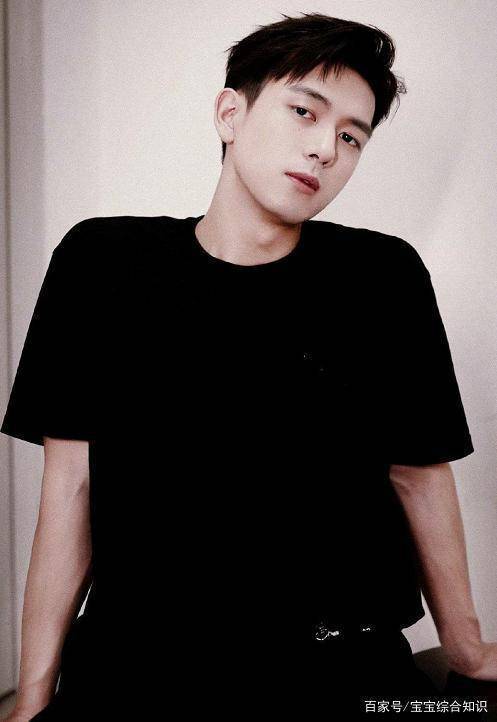 有一种"证件照"叫李现,镜头放大十倍后,网友:上天是公平的!