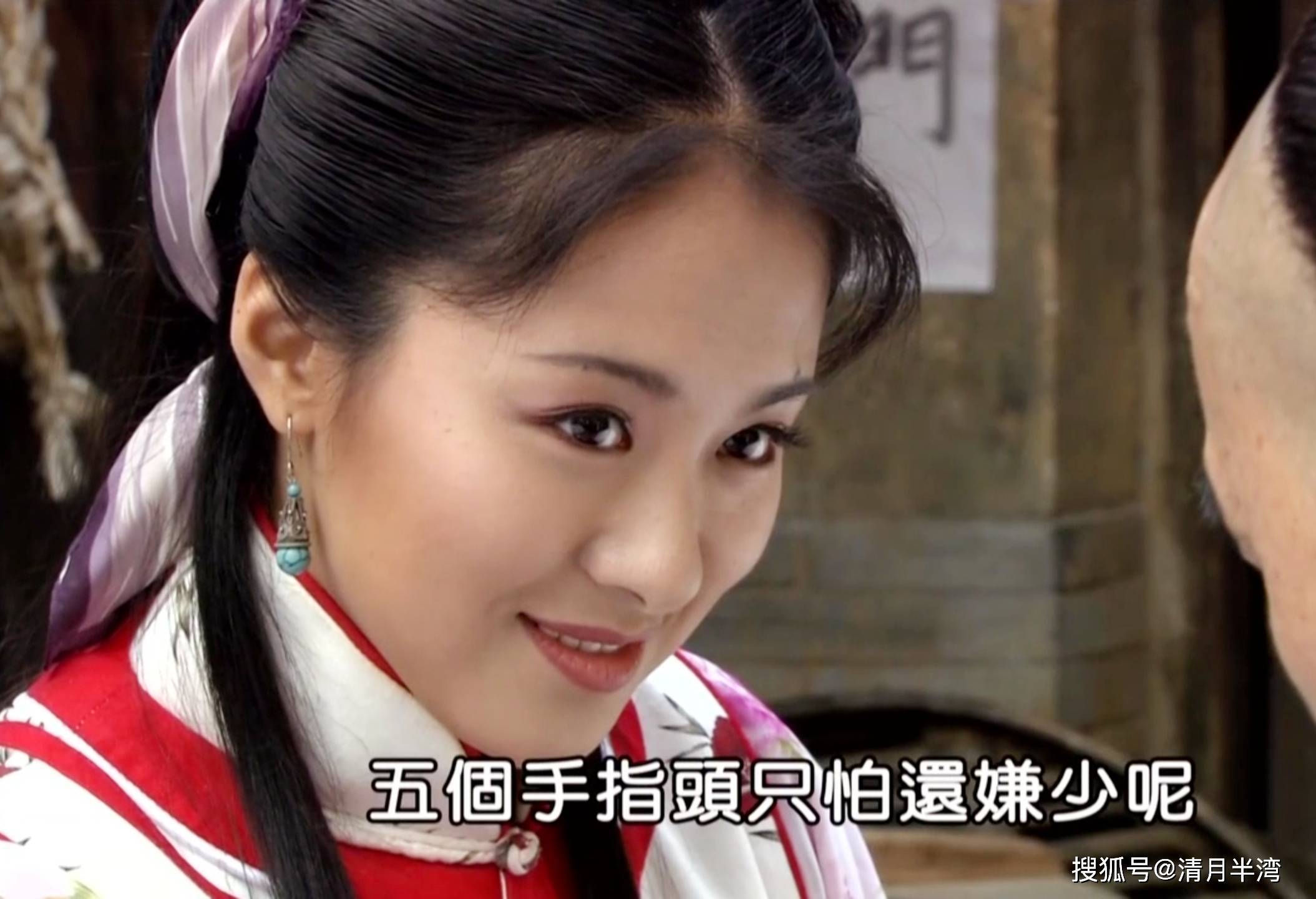 当高阳望向心爱之人时,沈傲君那双脉脉含情的桃花眼,就仿佛带着电流