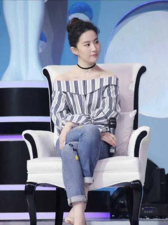 刘亦菲太有淑女气质!