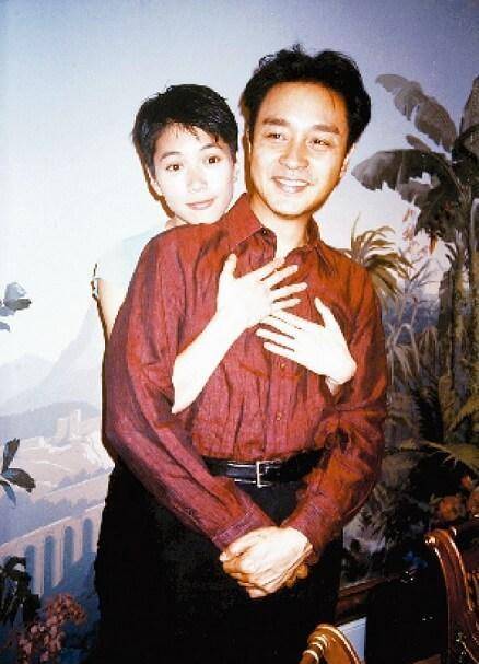 张国荣音乐会大咖助阵,莫文蔚犹如仙子,张智霖轻轻吟唱道尽思念_歌曲