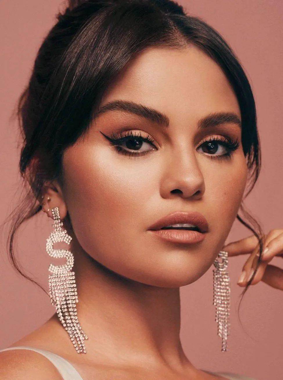 selena gomez 宣布涨价!_rare_beauty_品牌