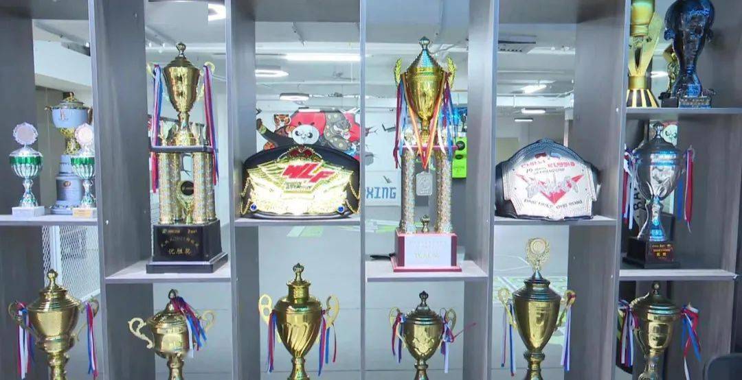 亳州小伙勇夺搏击金腰带!_刘响明_武林风_比赛