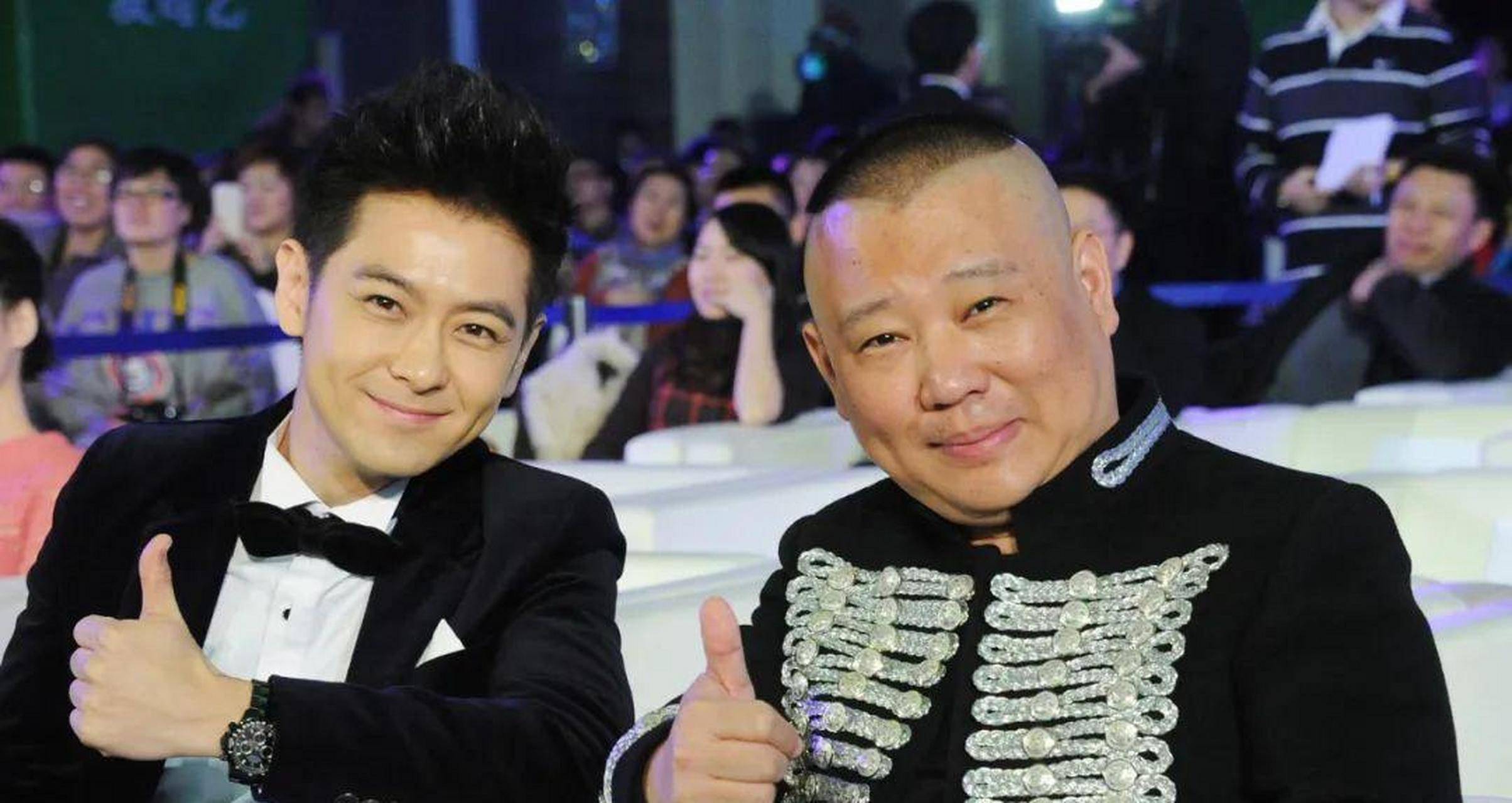 虽然郭德纲快50岁了,但这个年龄确实不算大,而且他确实显老,尤其是和