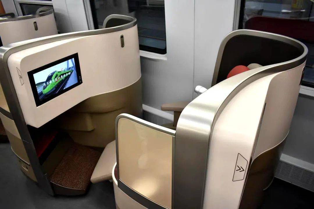 绿巨人变装了~新型cr200j型复兴号动车组上线