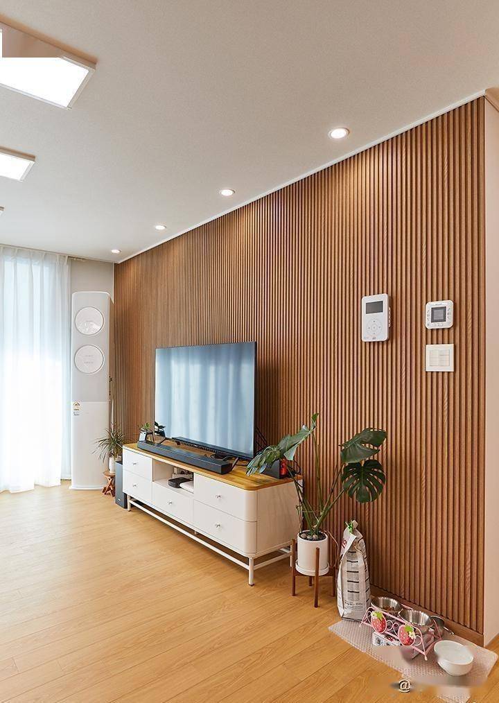 成波浪板,使用感差不多,却能省下卫生清洁的麻烦,边角安置立柱式空调