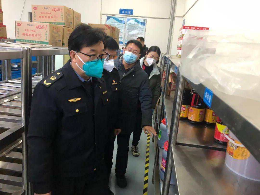 區市場監管局立即安排部署,對洛陽師範學院食堂食品安全進行檢查抽檢