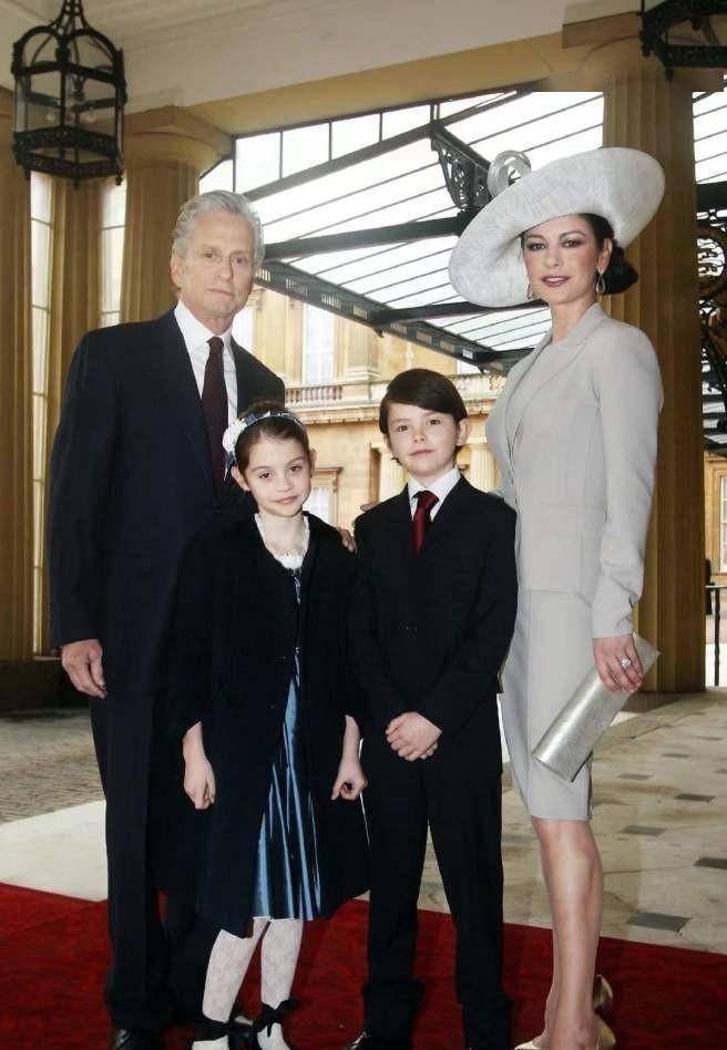 琼斯:老公为娶她花4500万离婚,零下2度拥吻秀恩爱_道格拉斯_佐罗_婚礼