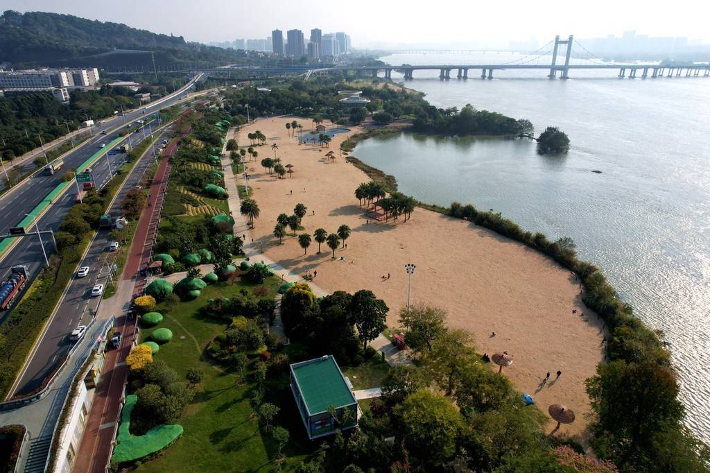 航拍福州闽江江滨沿岸公园_两岸_冬日_大力