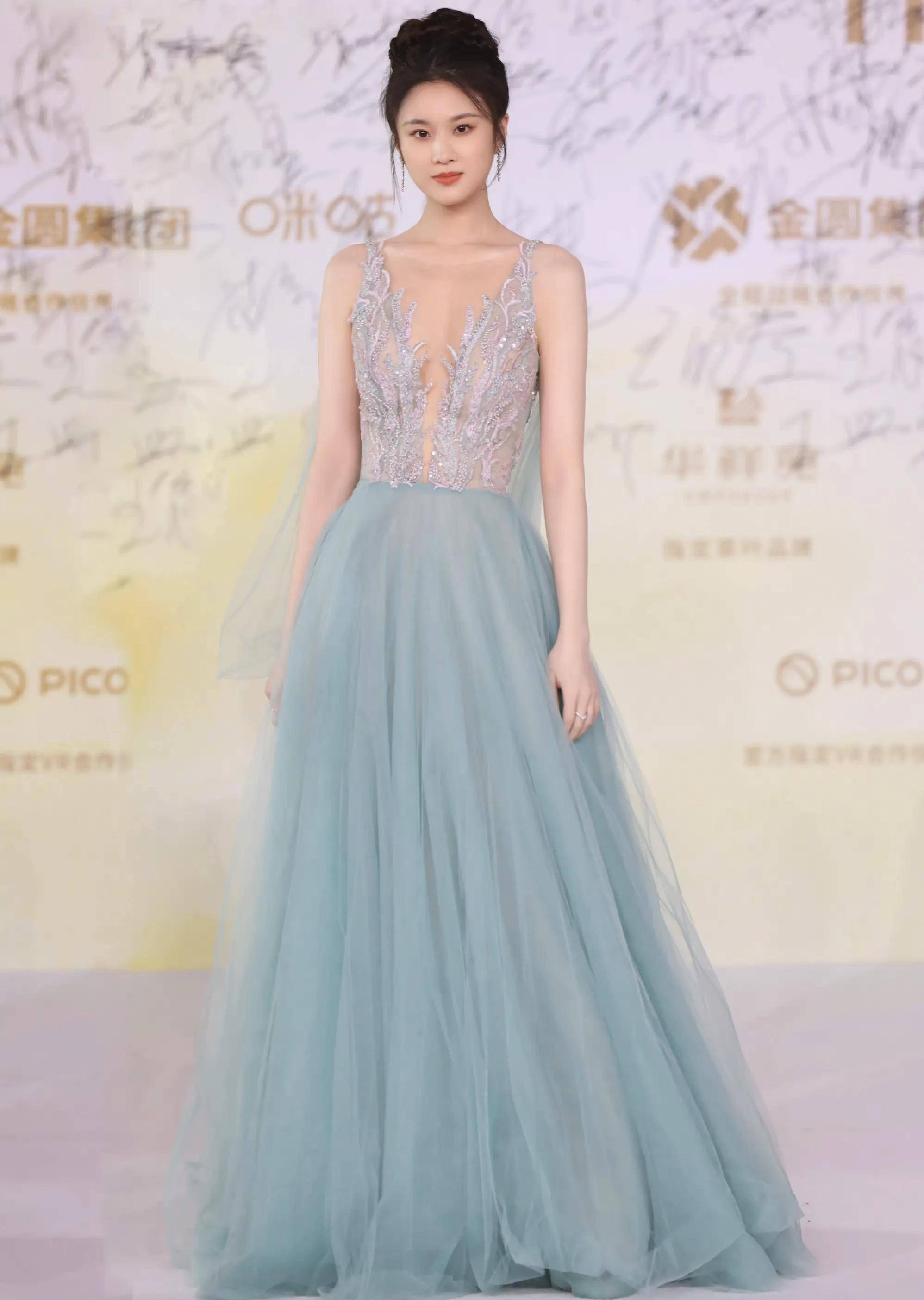 女星张慧雯时尚写真:公主仙女,楚楚动人
