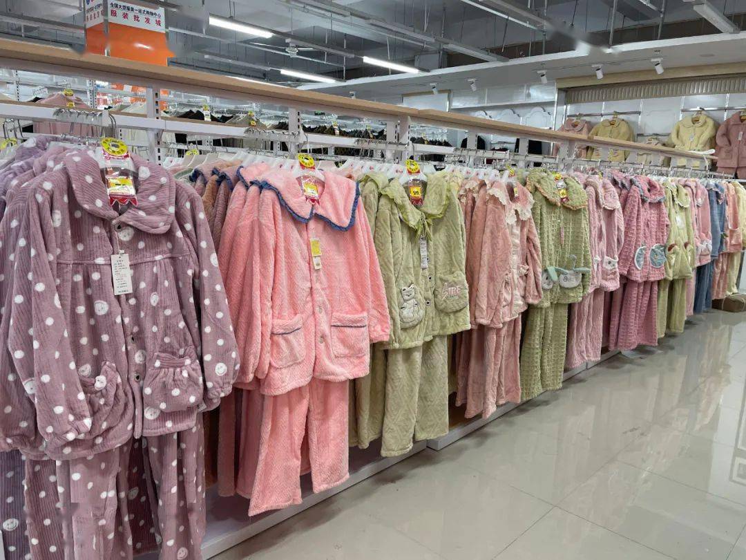 云阳这家服装批发超市即将开业!一件也是批发价!