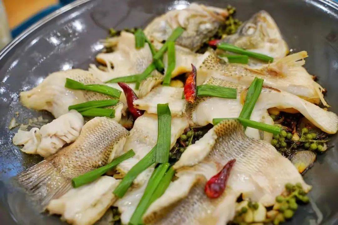 佛山市南海区西樵镇樵金路与崇民路交汇处推荐菜:鲜花椒焗鱼,花雕生肠