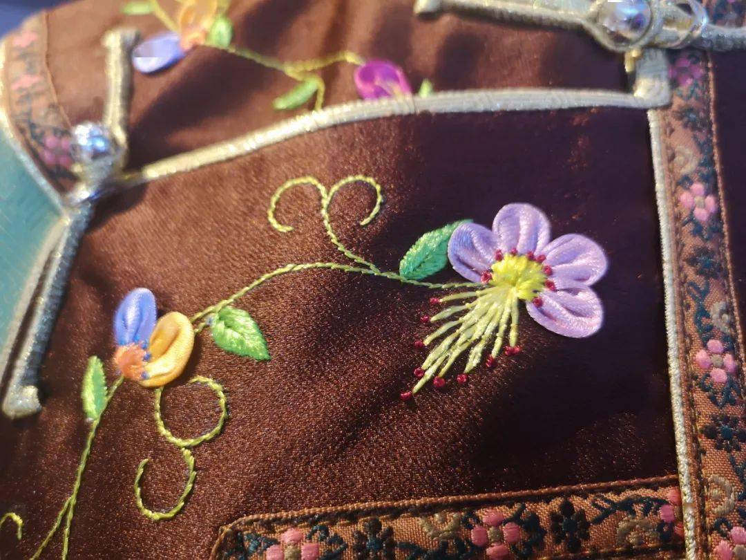 斡尔族刺绣(冲克木勒伊勒嘎):"慢工细活"绣出多彩民俗文化_色彩_图案