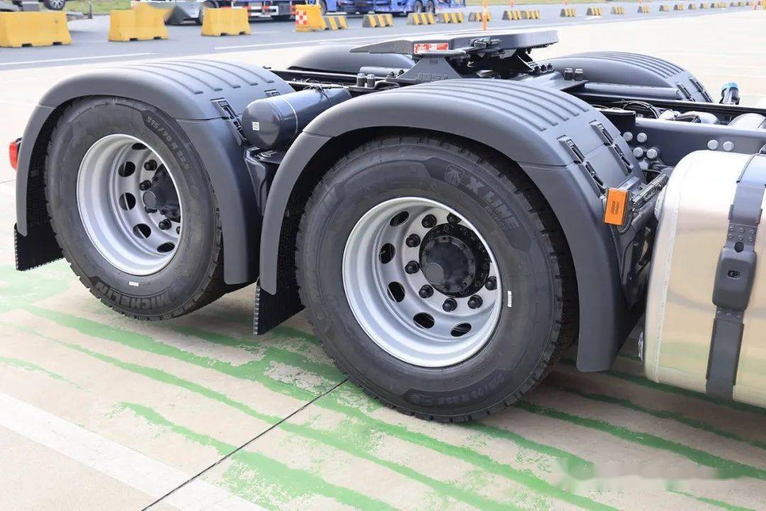 6x2/6x4一键转换 560马力全新发动机 斯堪尼亚super牵引车悄然现身