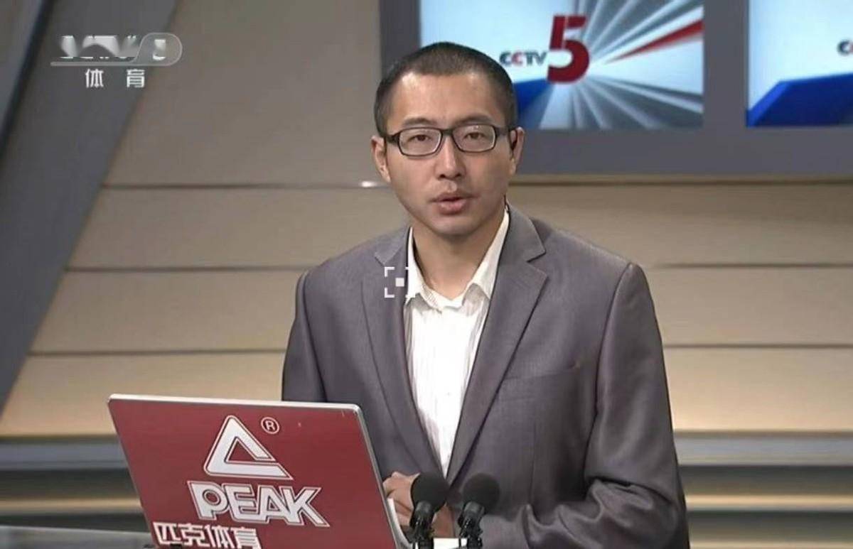 于嘉是央视体育频道的主持人以及篮球赛事解说员.