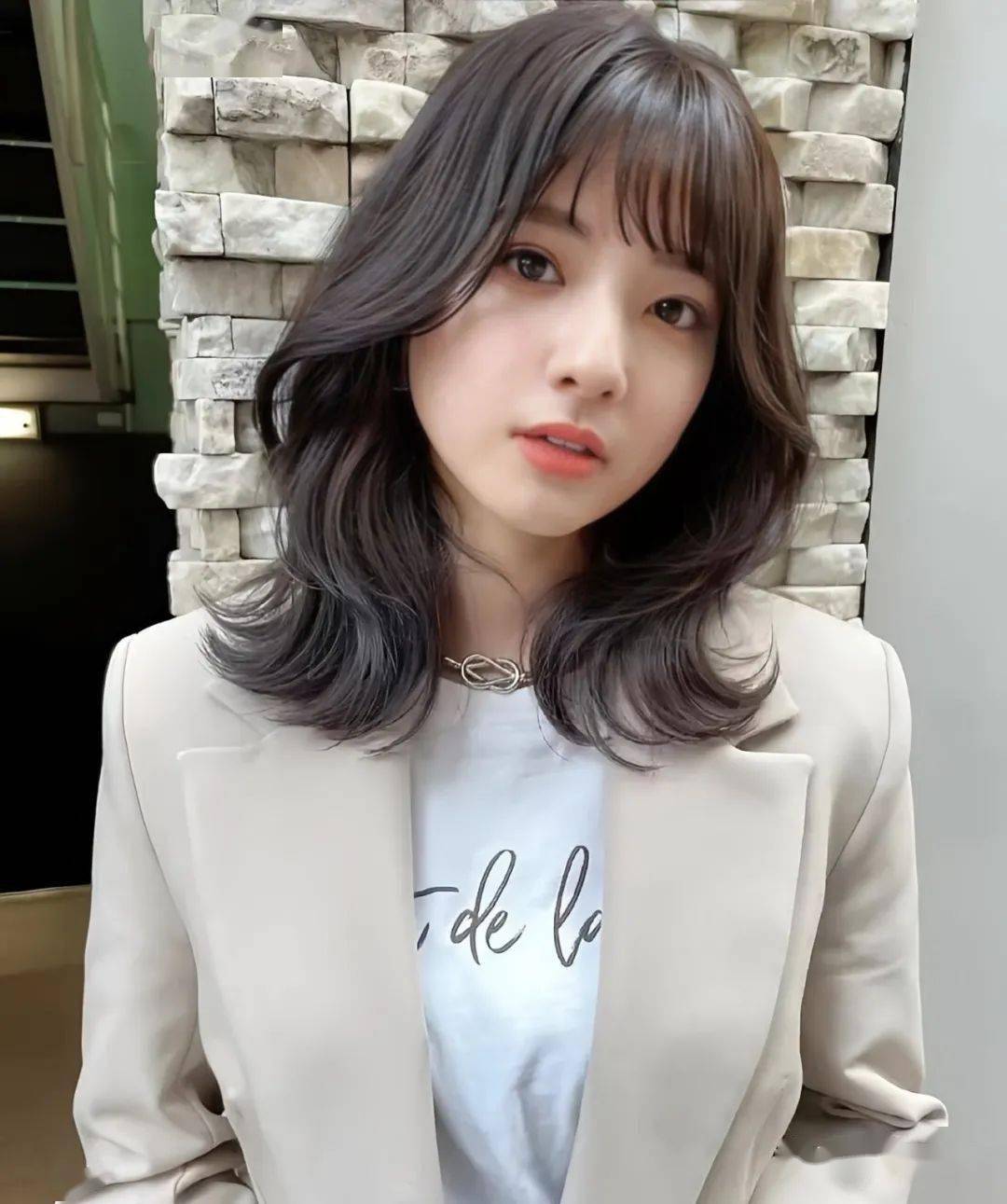 "2023新年锁骨发,这样烫超级减龄"_发型_都会_网络