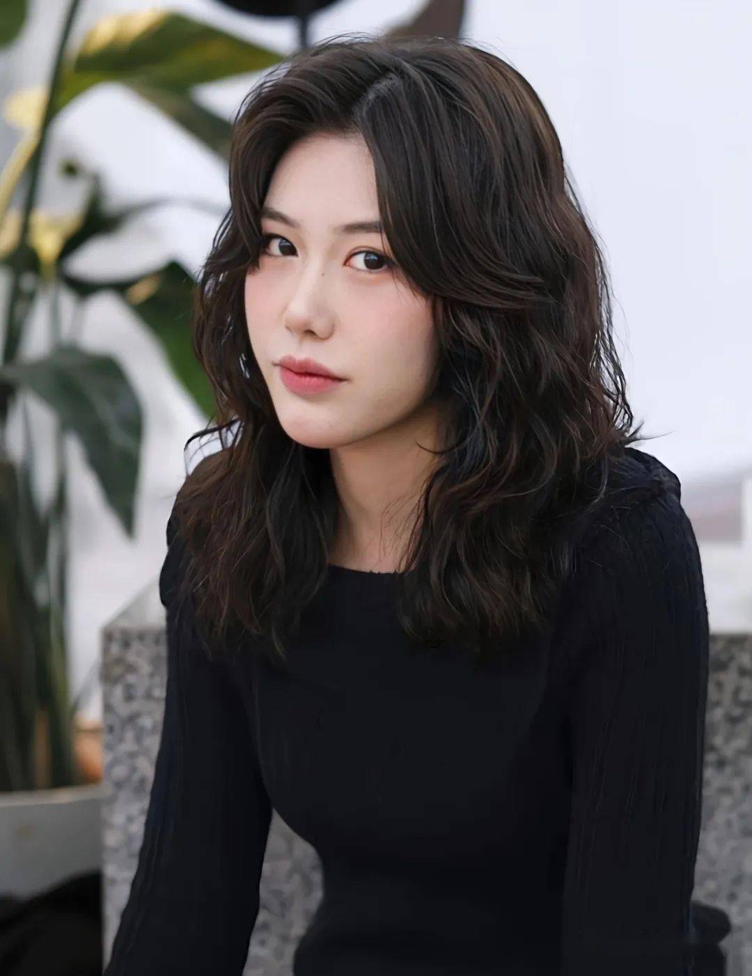 "2023新年锁骨发,这样烫超级减龄"_发型_都会_网络