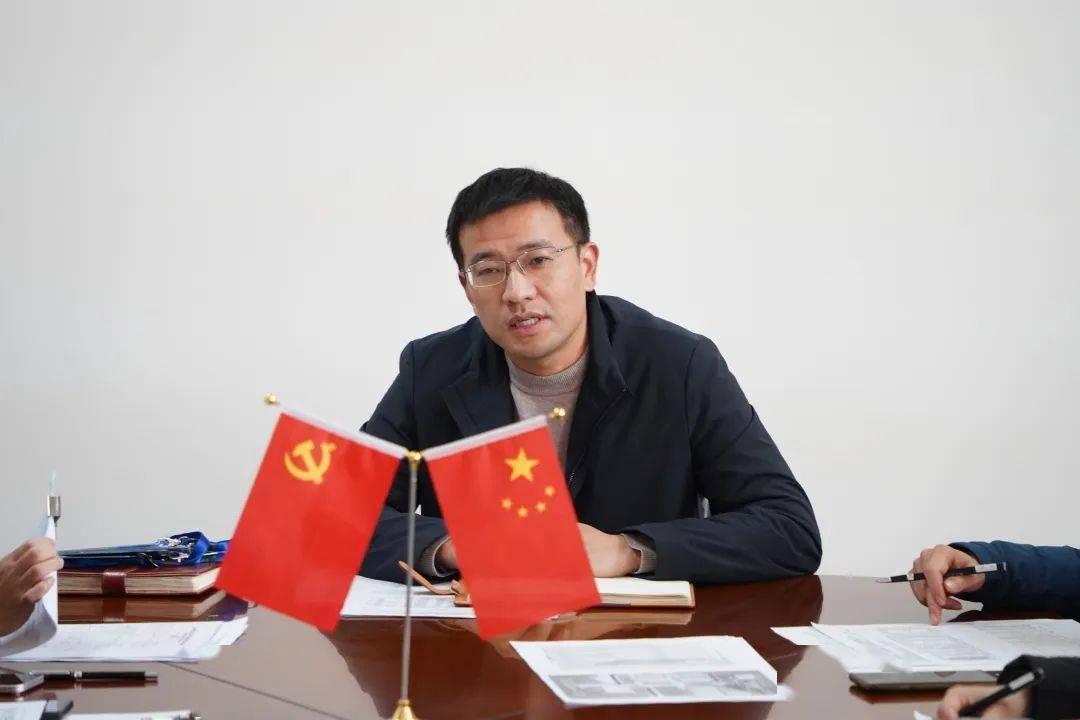 安全,桐乡二中于1月5日上午在大会议室召开了学考,选考监考会议,校长