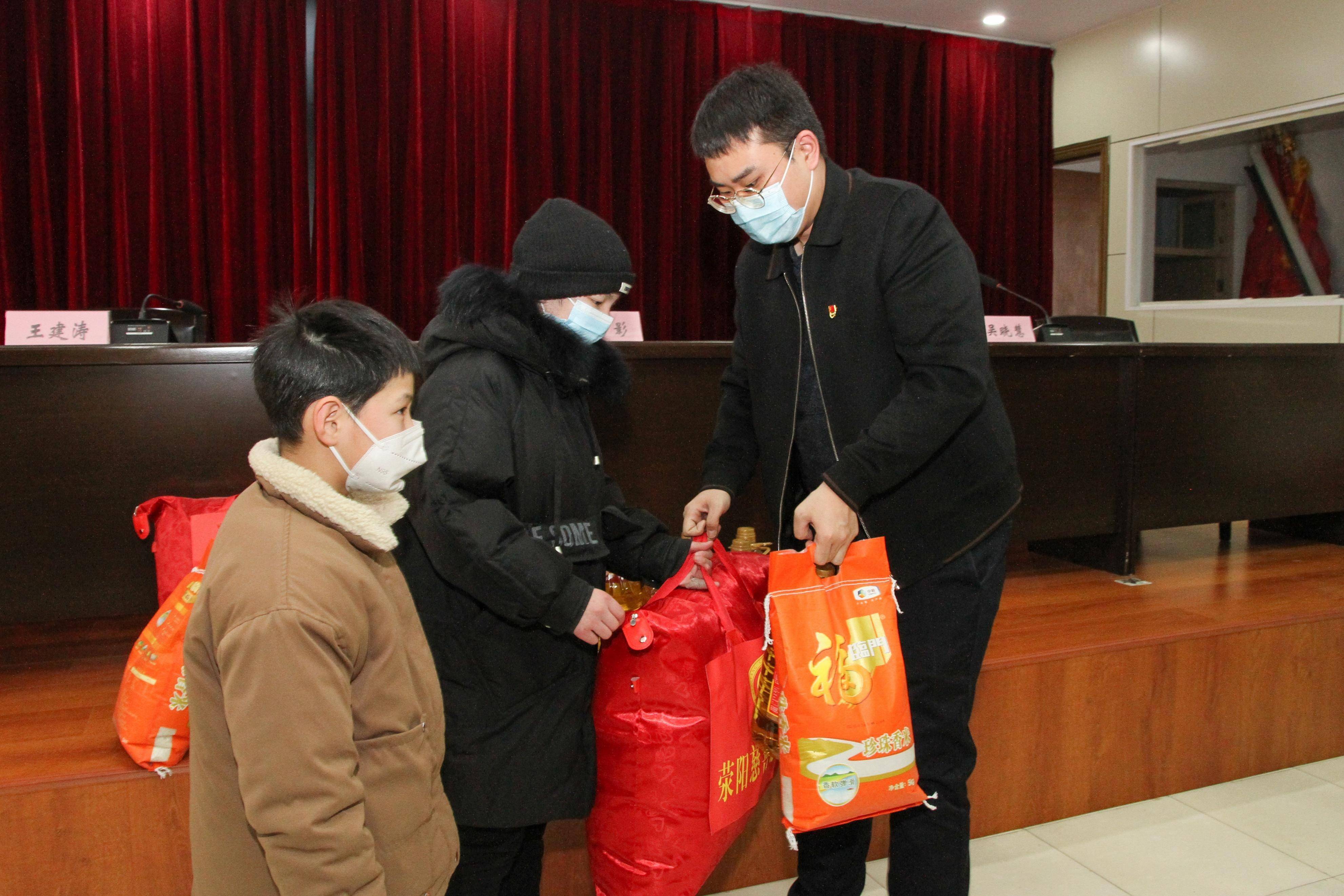 情暖新春 共护未来 荥阳市京城路街道开展慈善助幼活