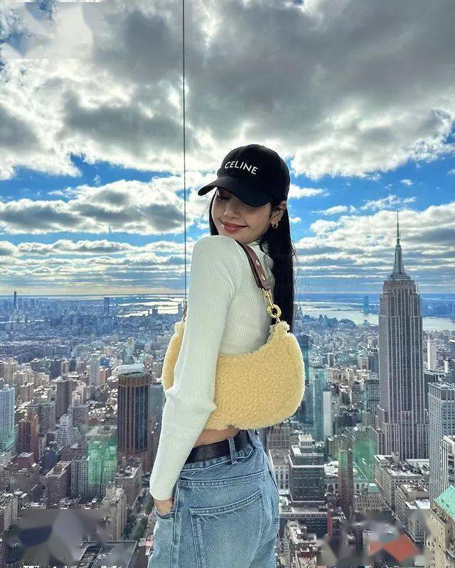 看看lisa的"帽子戏法"吧!_celine_造型_时尚