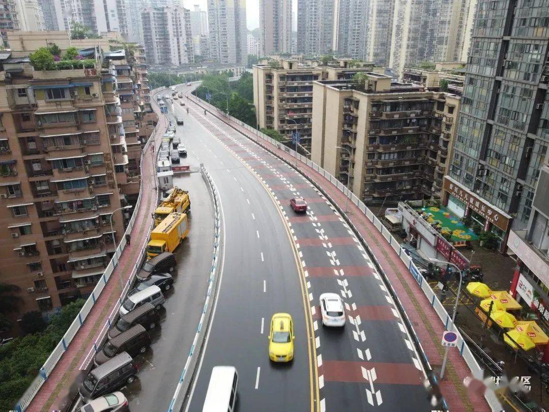 龙泉路路面提升后.07今年已完成老旧小区25台电梯加装完成年度目标!