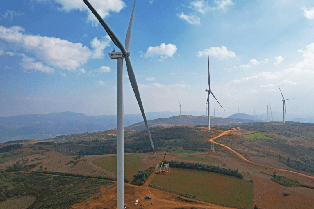 弥勒西风电场并网发电!装机过程大揭秘!_建设_项目_容量