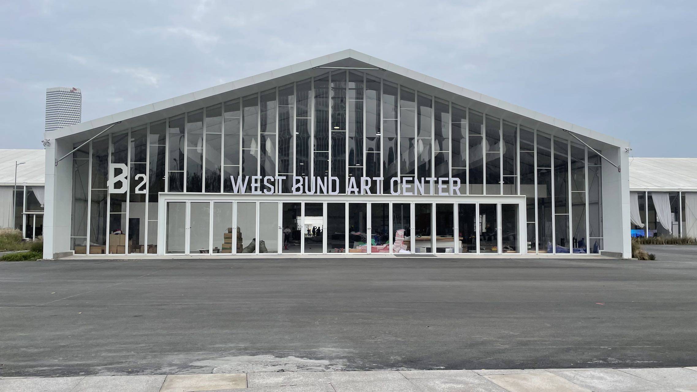 2022年11月25日,西岸艺博会刚刚落下帷幕,西岸艺术中心b2展厅中的画廊