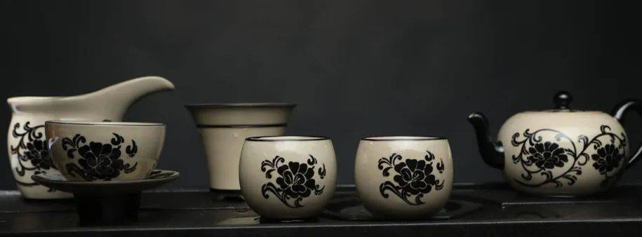 窑火未晞 瓷耀千年 | 鹤壁窑,中国北方的"民窑之花"_瓷器_河南省_腹部