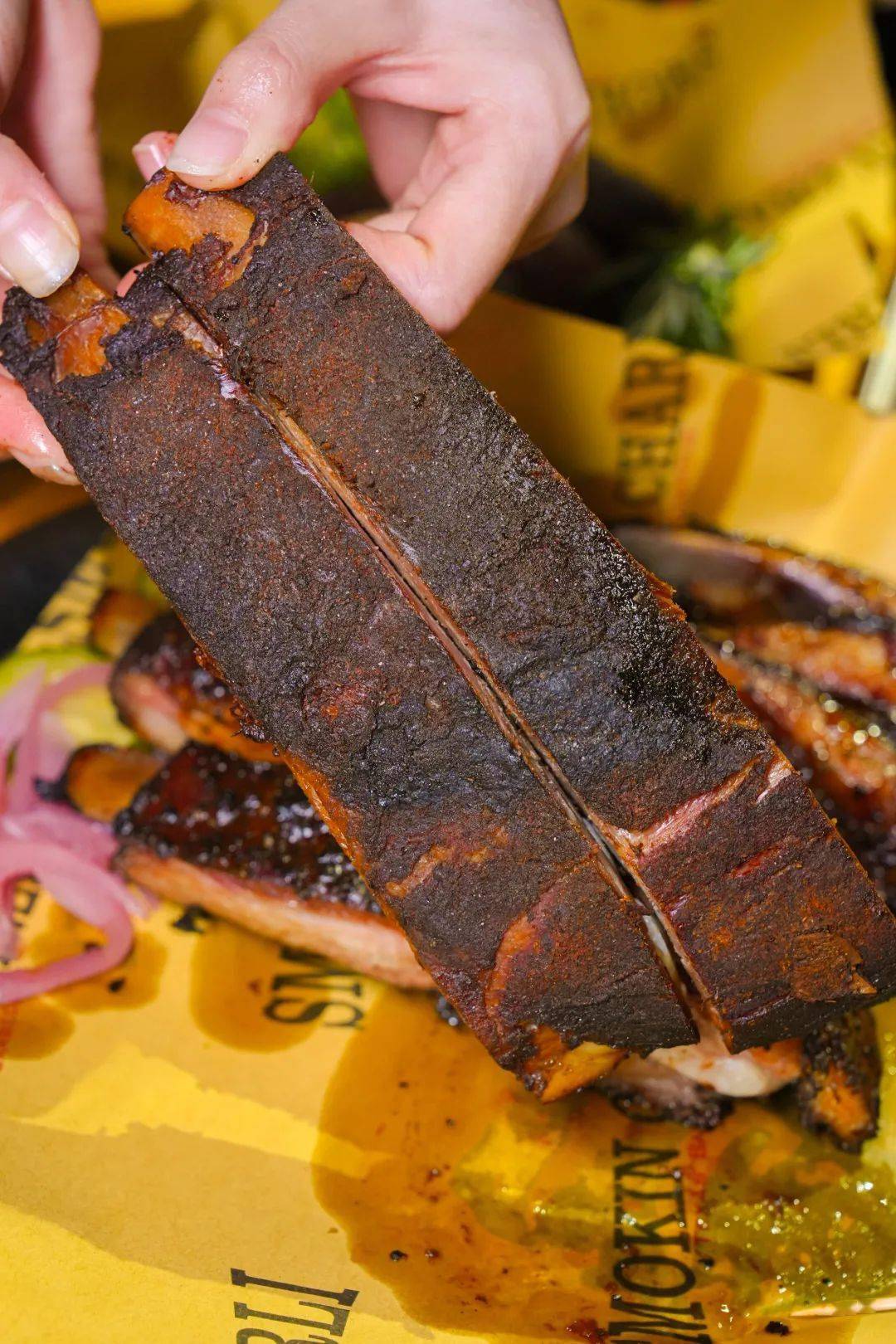 2023年的第一顿德州烟熏烤肉,苹果木足足低温慢烤18h~_香气_风味_牛小