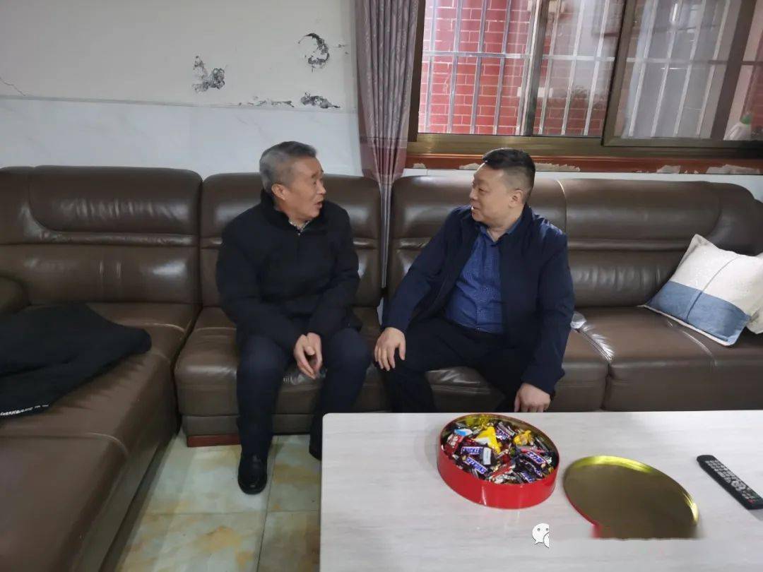 辉县市孟庄镇卫生院春节前慰问退休职工_领导_分组_身体