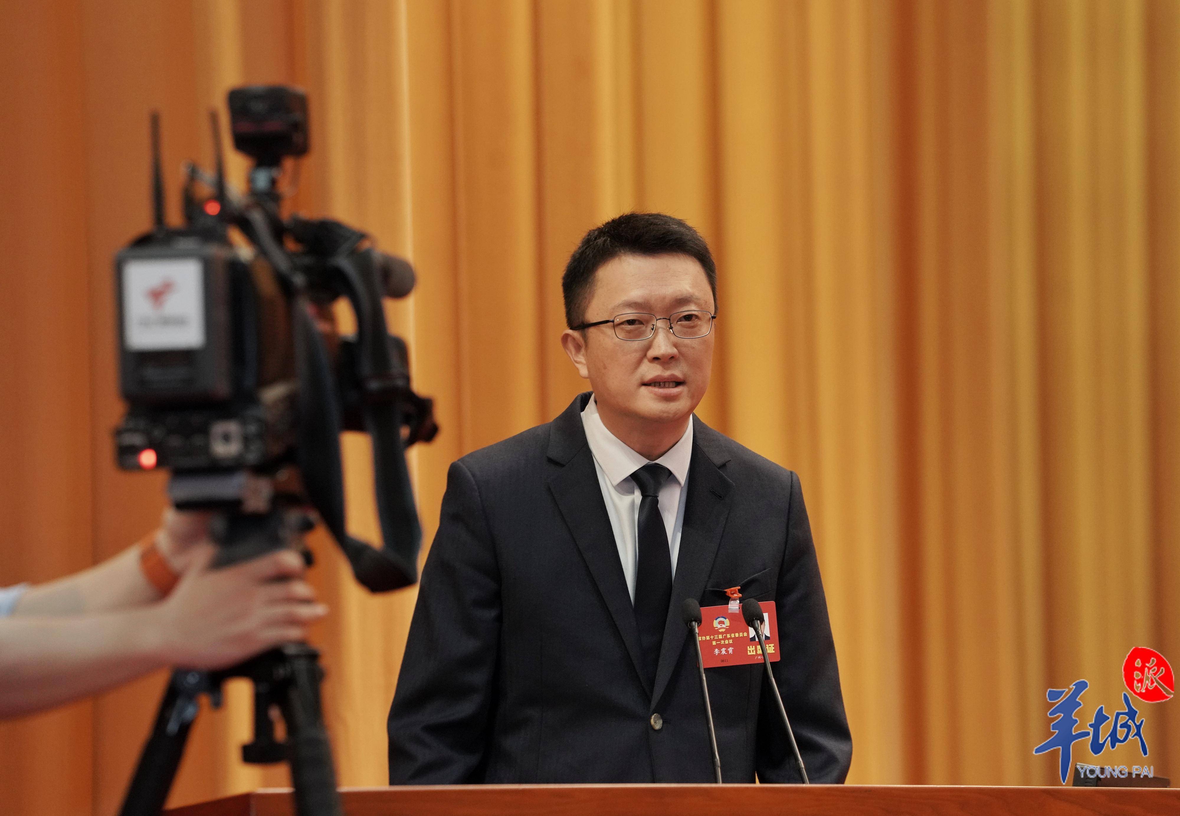 省政协委员,广州黑石数码科技有限公司董事长李震霄发言的主题是