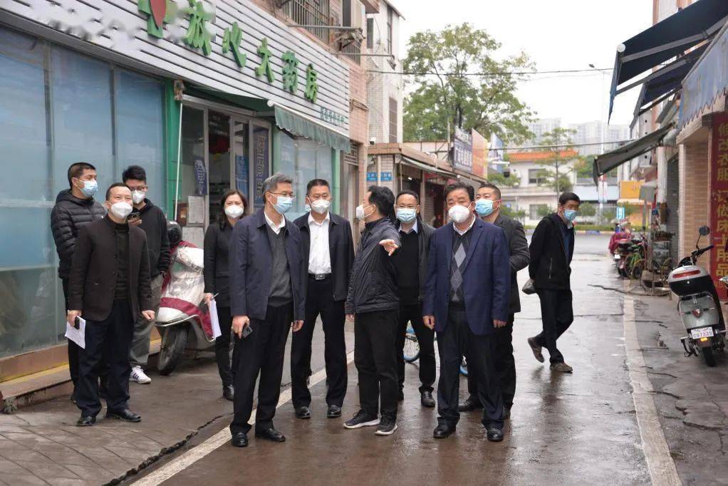 林锐熙一行实地走访了兴港南路,海景片区,张溪市场,富溪路,中山北站等
