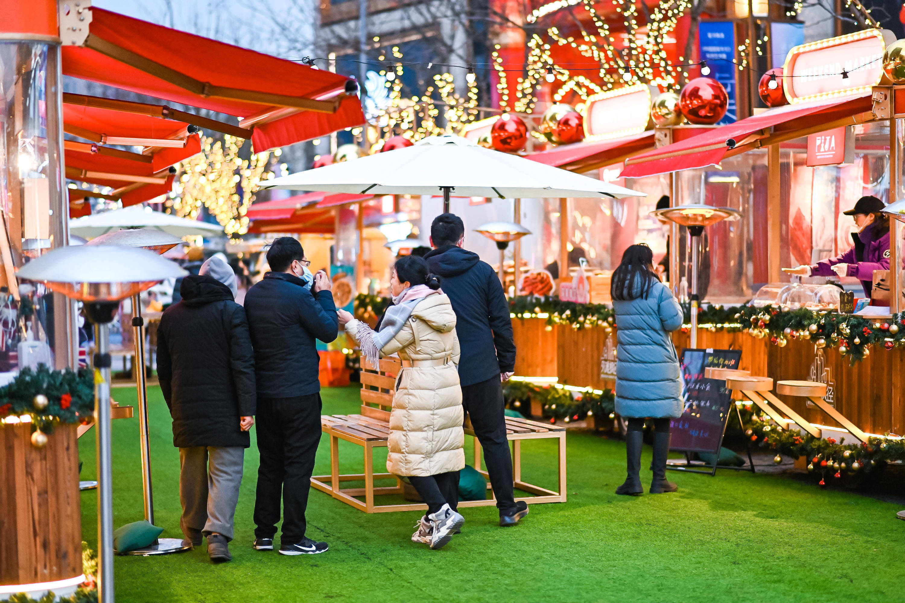 上海外滩枫径推出围炉大会,新春市集,还有免费班车直
