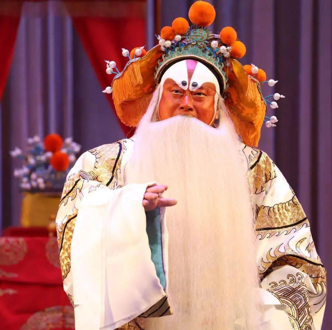 裘派名剧《探皇陵》由国家一级演员陈长庆担纲主演,饰演徐延昭.