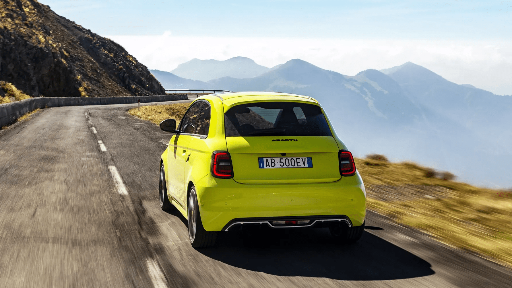 新款 Abarth 500e 是一款功率为 149bhp 的电动小钢炮