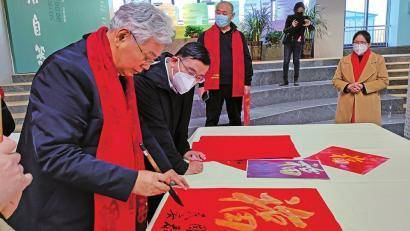 写“金福”为民送不祥——书法家张仲亭对峙立异“福”字书法文化