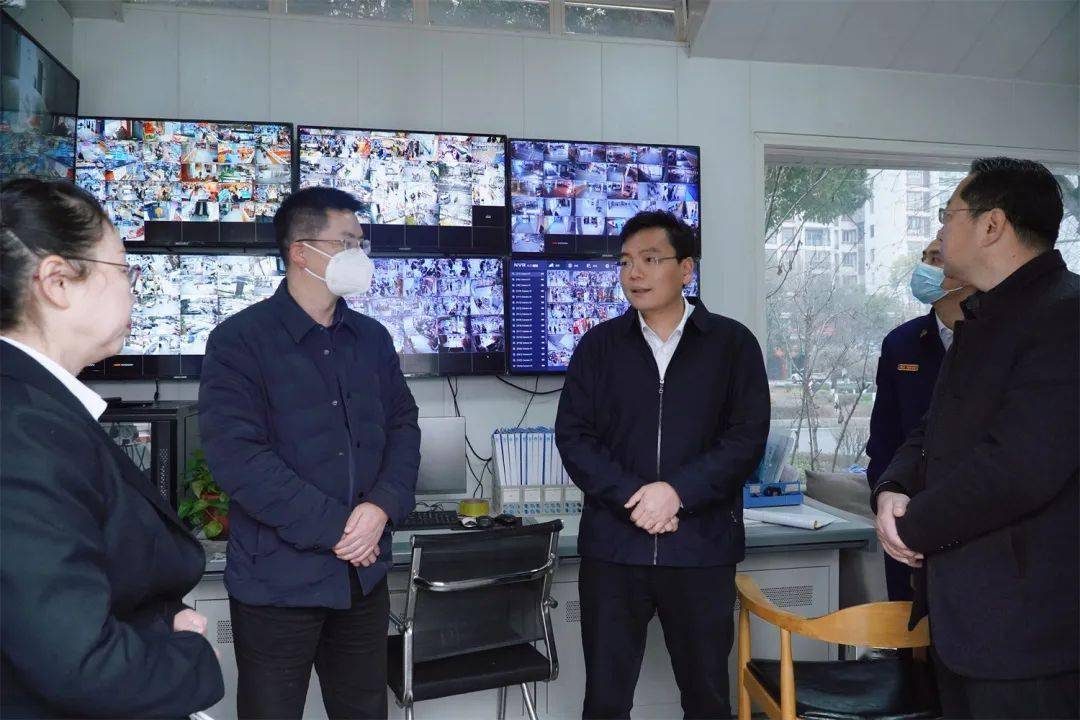 1月20日上午,永定区委副书记,区人民政府区长王学军带队走访慰问城管