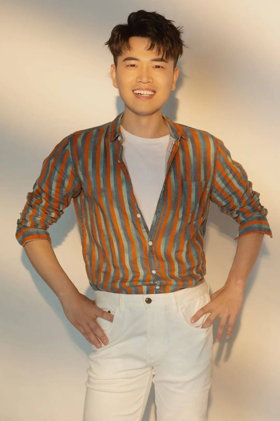 大年初一至初七,节目《一起唱吧》将特邀歌唱演员王飞和王学华教大家