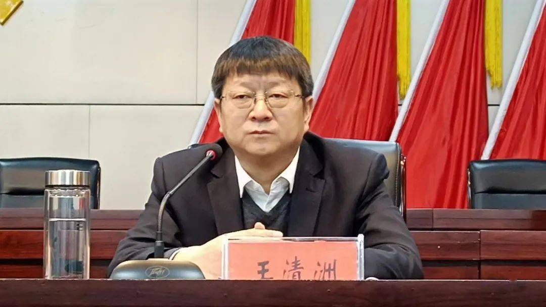 1月19日下午,我市召开领导干部大会,新乡市政府副市长,卫辉市委书记崔