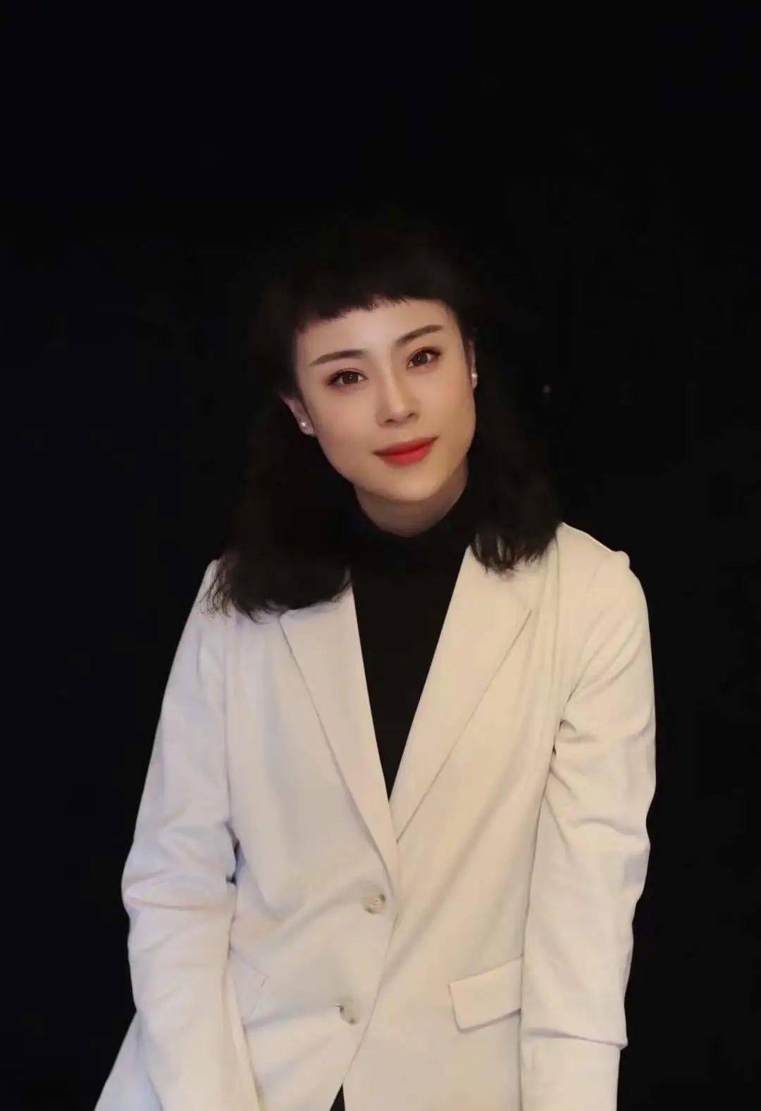 曾受教于王文清,徐文魁,双翼翔,杨汝震等老师.