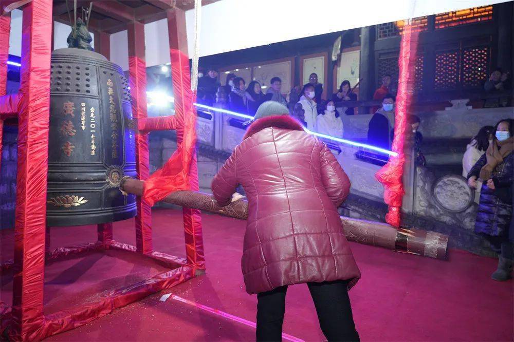 庙会瞬间|撞钟辞旧岁,祈福迎新年_活动_钟声_寓意