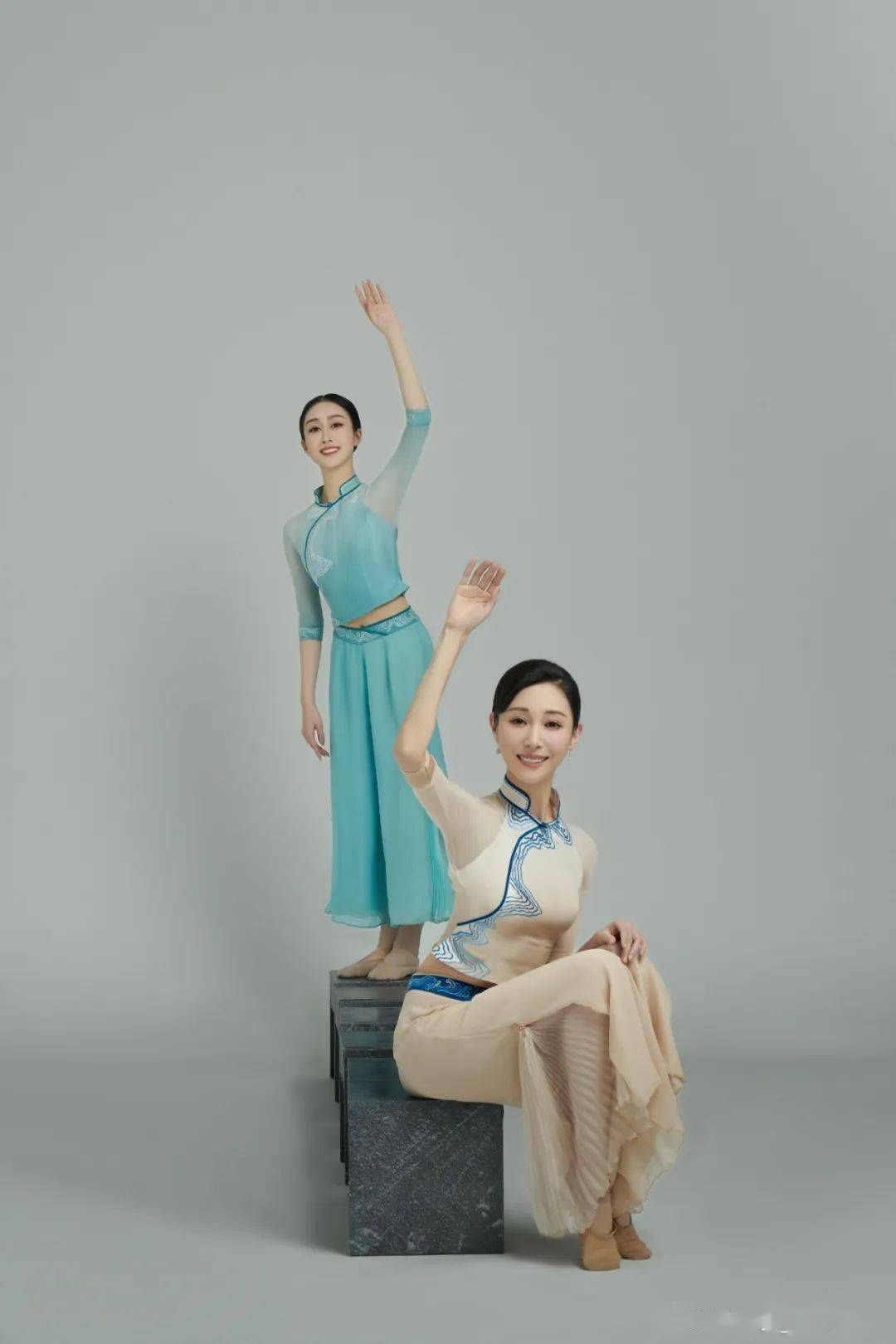 朱洁静领舞2023春晚《碇步桥》被江南舞蹈狠狠美到了_李佳雯_袁竹_烟雨