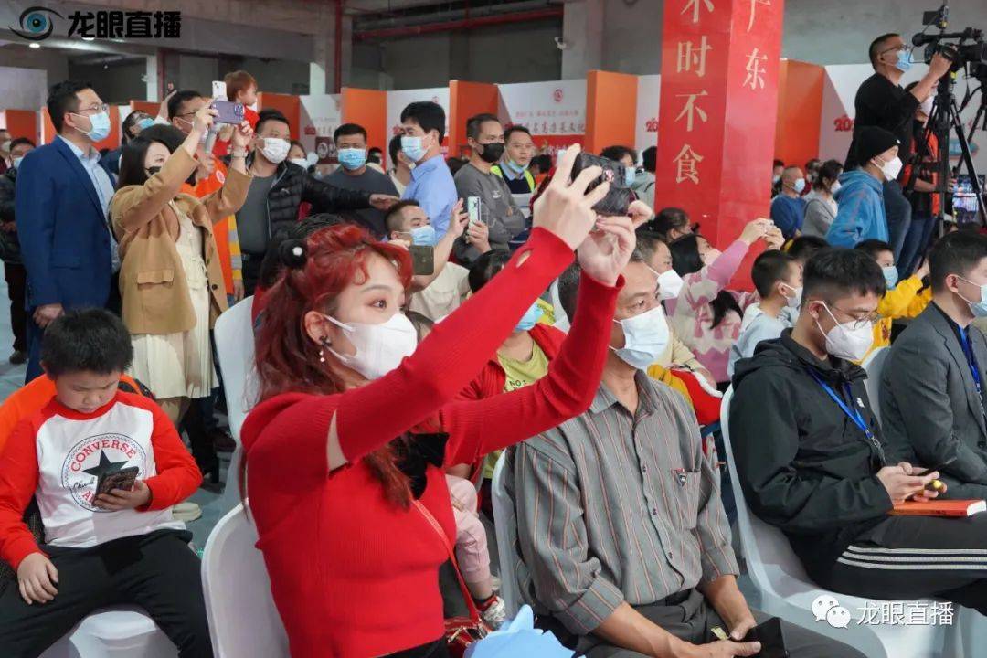 《幸福中国一起走》演唱:李焕焕 傅文健市乡厨协会执行会长李俊峰发言