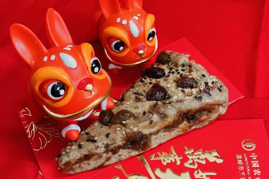 煎堆在广东,广西,海南,香港和澳门一带是贺年食品,犹如北方人过年的