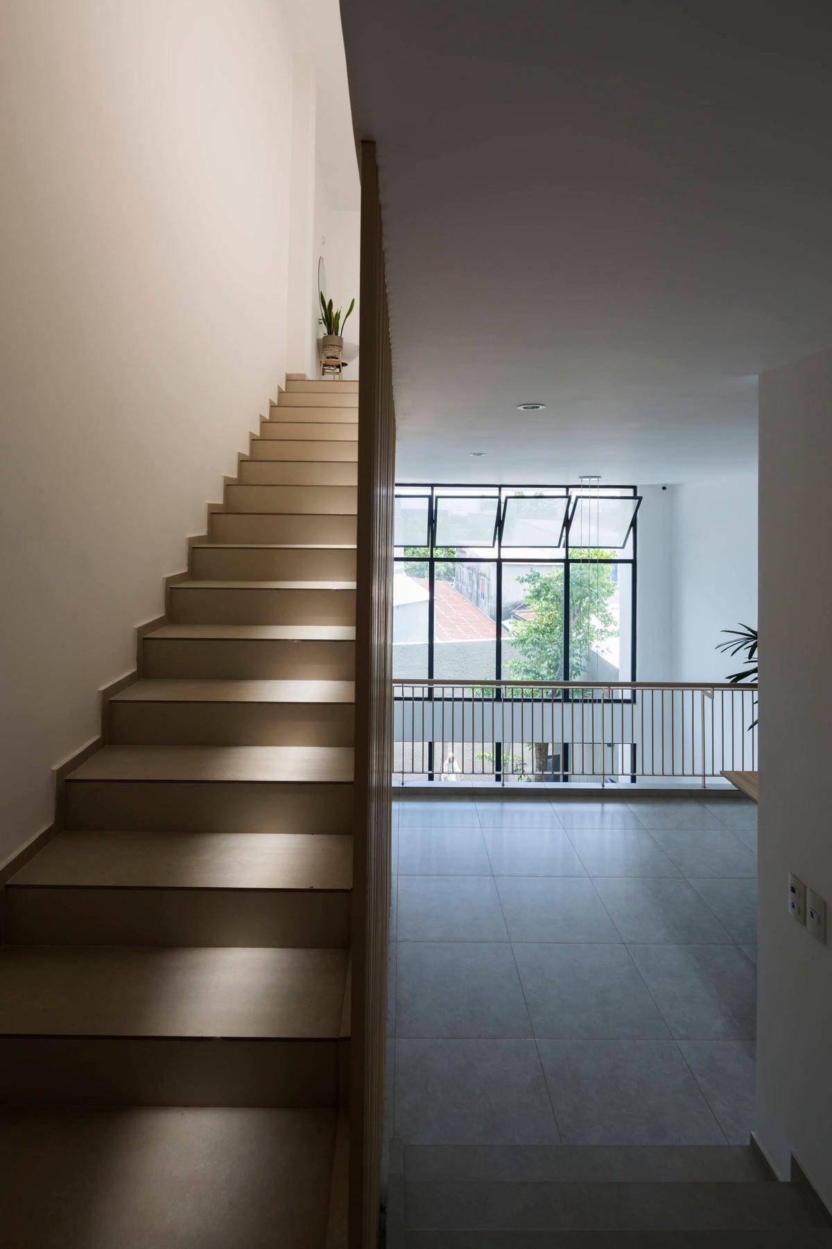 入户宽4.8m筒子楼,客厅移到后院,餐厨设在2楼,却没一人说不好