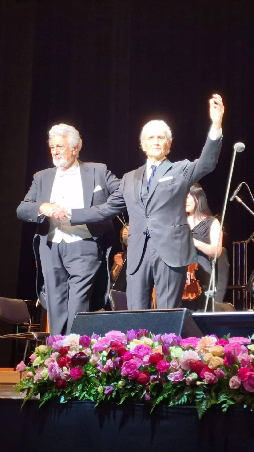 多明戈与卡雷拉斯在东京,纪念帕瓦罗蒂_合作_演出_演唱会